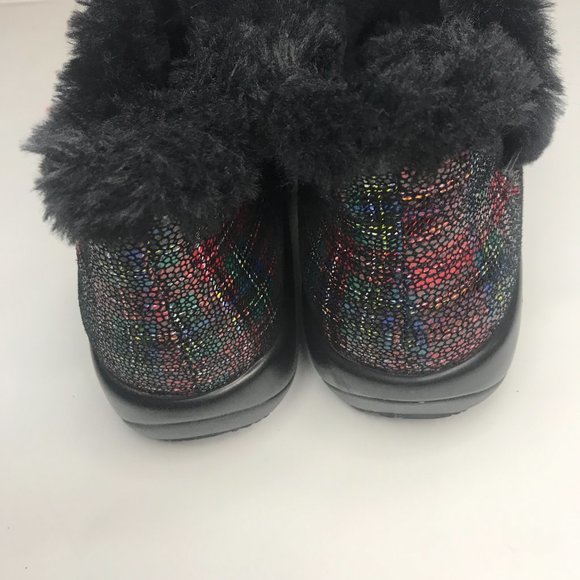 Alegria Women's Water Resistant Faux Fur Ankle Boots size 5.5 (36) - Picture 7 of 10